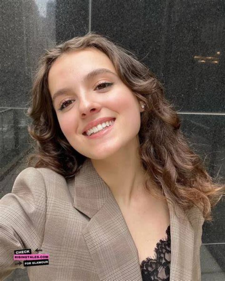 Fina Strazza Height, Weight, Net Worth, Age, Birthday, Wikipedia, Who, Instagram, Biography