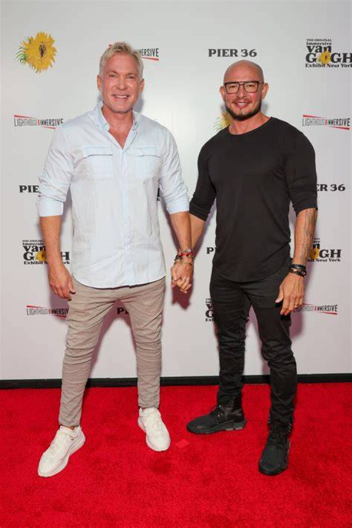 
Is Sam Champion Gay? Age, Height, Net Worth 