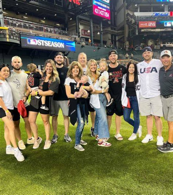 
Pitcher Merrill Kelly Wife Bre Kelly Welcomed A Daughter In 2022 